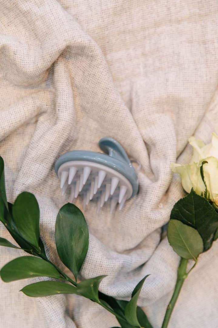 دیتاکس مو یک روش بیخطر و موثر برای کسانی است که به دنبال تقویت موها، جلوگیری از ریزش آنها و بهبود سلامت پوست سر هستند.